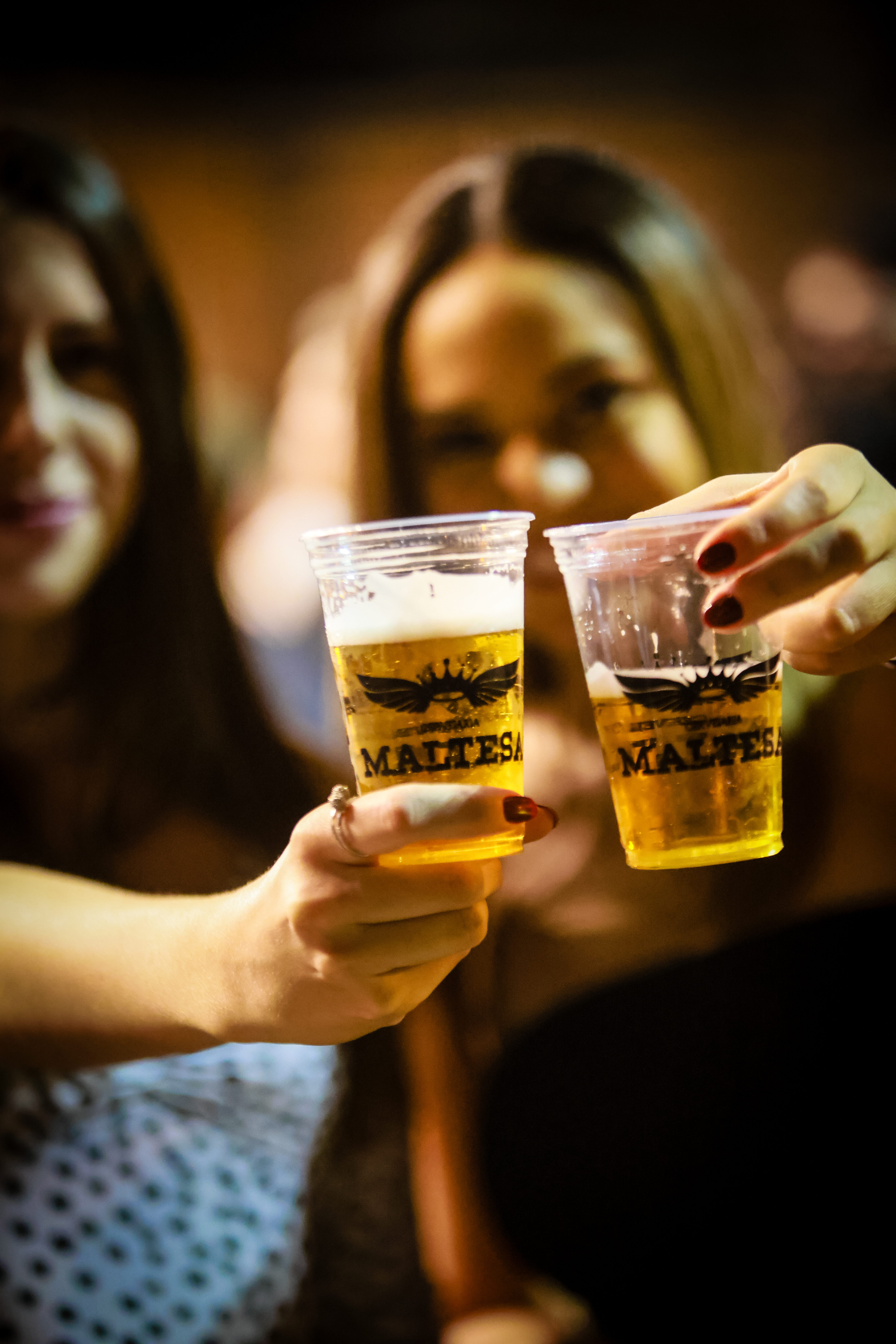 Detalhe de rótulos Maltesa alinhados